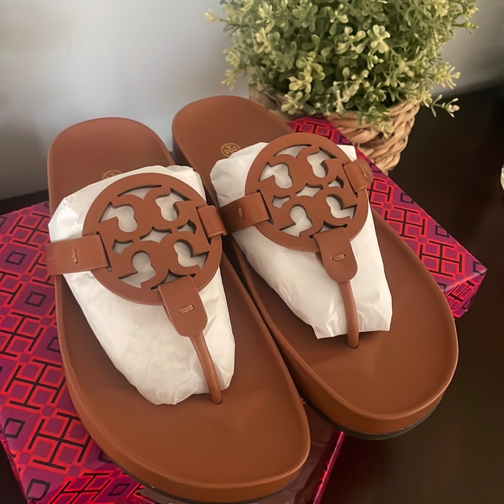 Tory Burch Miller Cloud aged Camello size  8 new